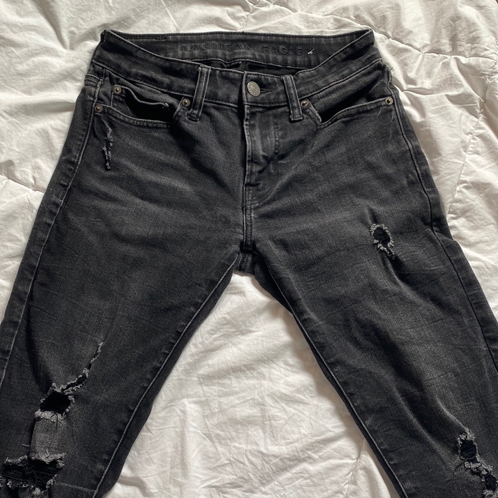 Black American Eagle jeans with rips. Fit: flex. Size: 29x32. distressed tag.